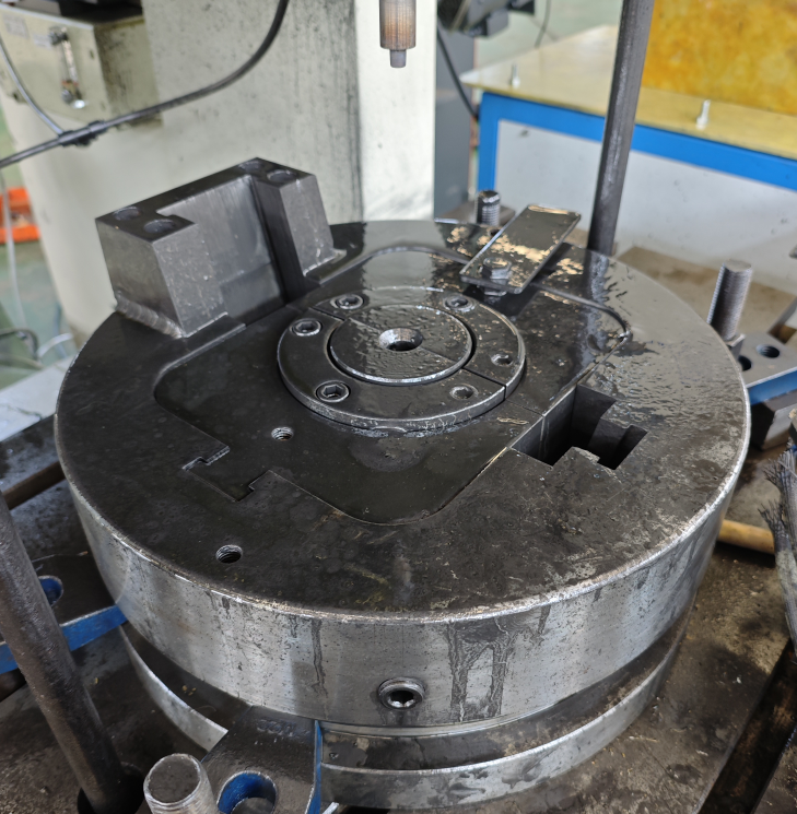 Professional Hot Forging Stamping Mold for Industrial Valvae Caps Railway Parts Produce