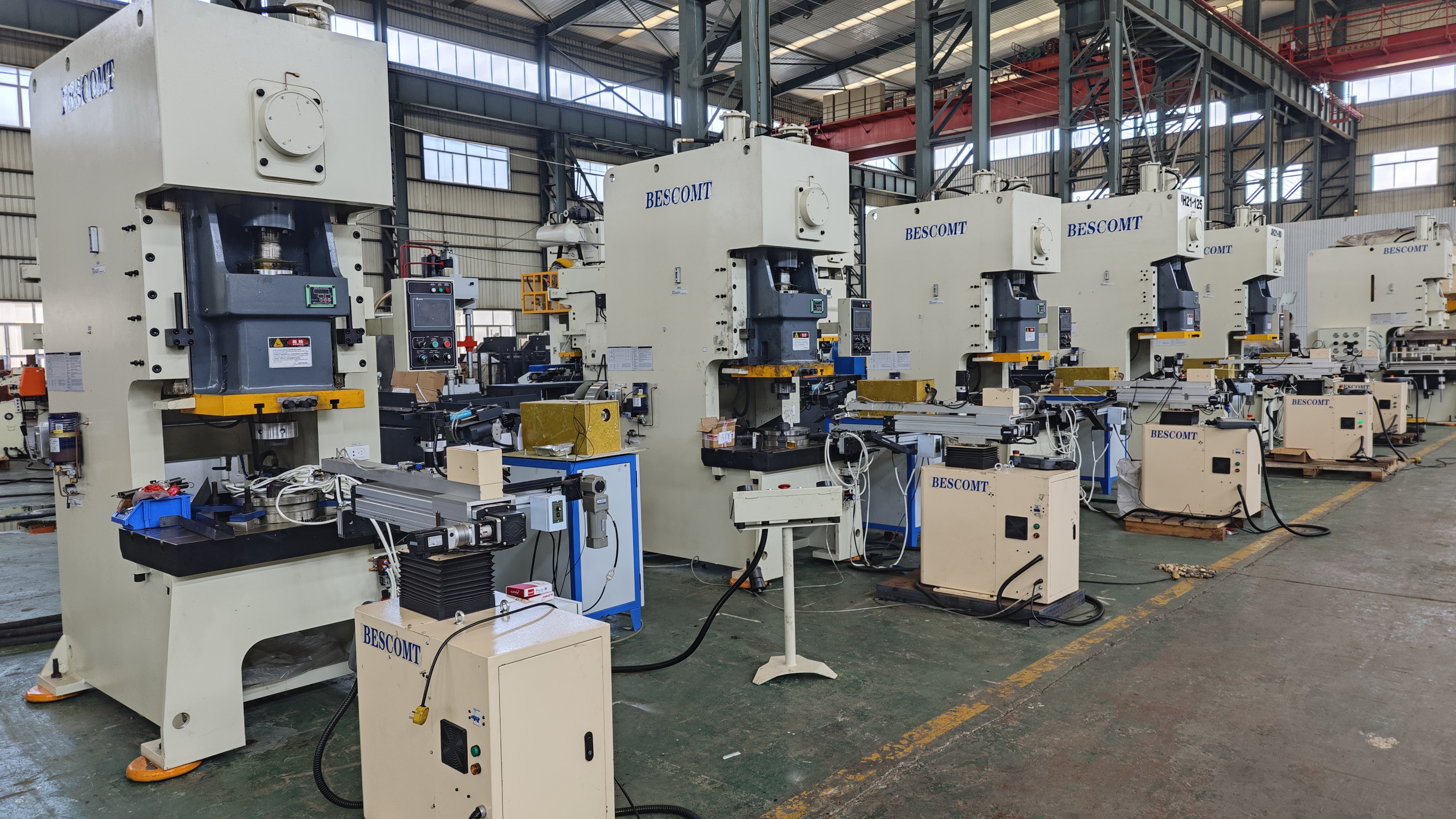 Sıcak damgalama manip&uuml;lat&ouml;rlerinin avantajları nelerdir?